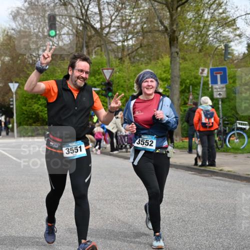 12.04.2026 - 45. Internationalen Wilhelmsburger Insellauf J. Mangold http://msf.ph/oto/9517609 12.04.2026 13:20:48 Ziel 2469, 4305, 2013, 3233, 5230, 3766, 4103, 4341, 5633, 4284, 4293, 5543, 2363, 2101, 4417, 3552, 3551, 2333, 4018, 5716, 4319, 5297, 4878, 5484, 2692 meine-sportfotos.de