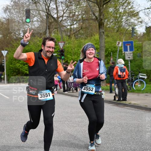 12.04.2026 - 45. Internationalen Wilhelmsburger Insellauf J. Mangold http://msf.ph/oto/9517610 12.04.2026 13:20:48 Ziel 2469, 4305, 2013, 3233, 5230, 3766, 4103, 4341, 5633, 4284, 4293, 5543, 2363, 2101, 4417, 3552, 3551, 2333, 4018, 5716, 4319, 5297, 4878, 5484, 2692 meine-sportfotos.de