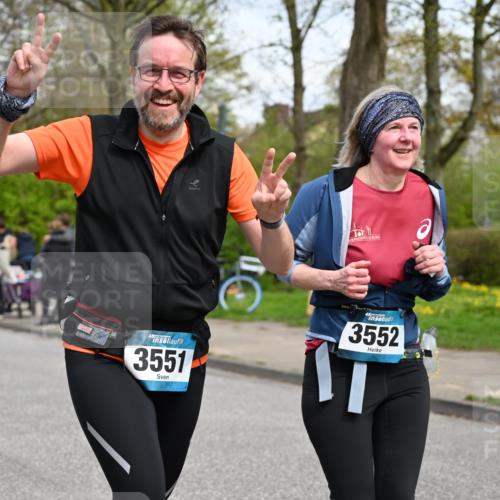 12.04.2026 - 45. Internationalen Wilhelmsburger Insellauf J. Mangold http://msf.ph/oto/9517623 12.04.2026 13:20:50 Ziel 2469, 4305, 2013, 3233, 5230, 3766, 4103, 4341, 5633, 4284, 4293, 5543, 2363, 2101, 4417, 3552, 3551, 2333, 4018, 4018, 5716, 4319, 5297, 4878, 5484, 2692 meine-sportfotos.de