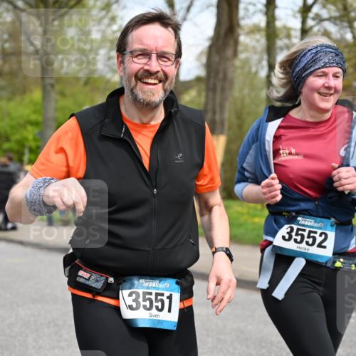 12.04.2026 - 45. Internationalen Wilhelmsburger Insellauf J. Mangold http://msf.ph/oto/9517626 12.04.2026 13:20:50 Ziel 2469, 4305, 2013, 3233, 5230, 3766, 4103, 4341, 5633, 4284, 4293, 5543, 2363, 2101, 4417, 3552, 3551, 2333, 4018, 4018, 5716, 4319, 5297, 4878, 5484, 2692 meine-sportfotos.de