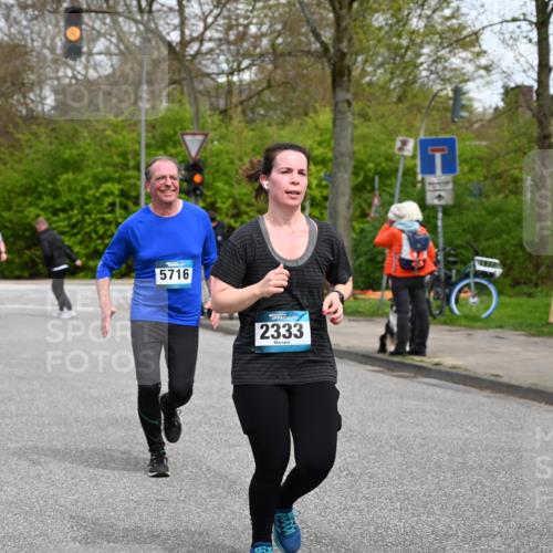 12.04.2026 - 45. Internationalen Wilhelmsburger Insellauf J. Mangold http://msf.ph/oto/9517630 12.04.2026 13:20:55 Ziel 4305, 2013, 3233, 5230, 3766, 4103, 4341, 5633, 4284, 4293, 5543, 2363, 2101, 4417, 3552, 3551, 2333, 4018, 5716, 4319, 5297, 4878, 5484, 2692, 4444, 4800 meine-sportfotos.de