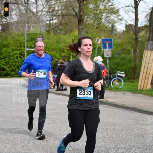 12.04.2026 - 45. Internationalen Wilhelmsburger Insellauf J. Mangold http://msf.ph/oto/9517633 12.04.2026 13:20:55 Ziel 4305, 2013, 3233, 5230, 3766, 4103, 4341, 5633, 4284, 4293, 5543, 2363, 2101, 4417, 3552, 3551, 2333, 4018, 5716, 4319, 5297, 4878, 5484, 2692, 4444, 4800 meine-sportfotos.de