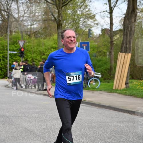 12.04.2026 - 45. Internationalen Wilhelmsburger Insellauf J. Mangold http://msf.ph/oto/9517642 12.04.2026 13:20:56 Ziel 2013, 3233, 5230, 3766, 4103, 4341, 5633, 4284, 4293, 5543, 2363, 2101, 4417, 4417, 3552, 3551, 2333, 4018, 5716, 4319, 5297, 5297, 4878, 5484, 2692, 4444, 4800, 4047, 2175 meine-sportfotos.de