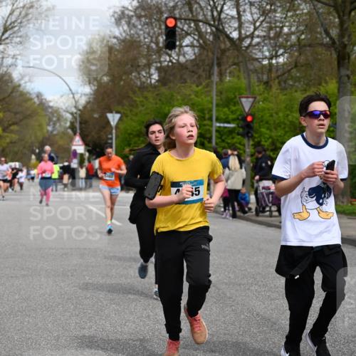 12.04.2026 - 45. Internationalen Wilhelmsburger Insellauf J. Mangold http://msf.ph/oto/9517651 12.04.2026 13:21:09 Ziel 4341, 5633, 4284, 4293, 5543, 2363, 2101, 4417, 3552, 3551, 2333, 4018, 5716, 4319, 5297, 4878, 5484, 2692, 4444, 4800, 4047, 2175, 3402, 3402, 5482, 4017 meine-sportfotos.de
