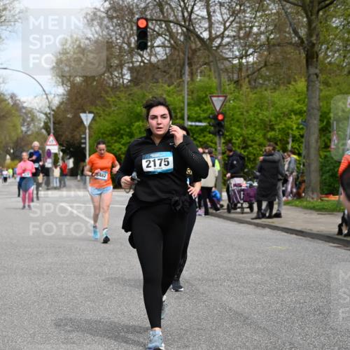 12.04.2026 - 45. Internationalen Wilhelmsburger Insellauf J. Mangold http://msf.ph/oto/9517659 12.04.2026 13:21:10 Ziel 5633, 4284, 4293, 5543, 2363, 2101, 4417, 3552, 3551, 2333, 4018, 5716, 4319, 5297, 4878, 5484, 4878, 5484, 2692, 4444, 4800, 4047, 2175, 3402, 5482, 4017, 3676 meine-sportfotos.de