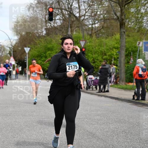 12.04.2026 - 45. Internationalen Wilhelmsburger Insellauf J. Mangold http://msf.ph/oto/9517663 12.04.2026 13:21:10 Ziel 5633, 4284, 4293, 5543, 2363, 2101, 4417, 3552, 3551, 2333, 4018, 5716, 4319, 5297, 4878, 5484, 4878, 5484, 2692, 4444, 4800, 4047, 2175, 3402, 5482, 4017, 3676 meine-sportfotos.de
