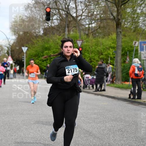 12.04.2026 - 45. Internationalen Wilhelmsburger Insellauf J. Mangold http://msf.ph/oto/9517664 12.04.2026 13:21:10 Ziel 5633, 4284, 4293, 5543, 2363, 2101, 4417, 3552, 3551, 2333, 4018, 5716, 4319, 5297, 4878, 5484, 4878, 5484, 2692, 4444, 4800, 4047, 2175, 3402, 5482, 4017, 3676 meine-sportfotos.de