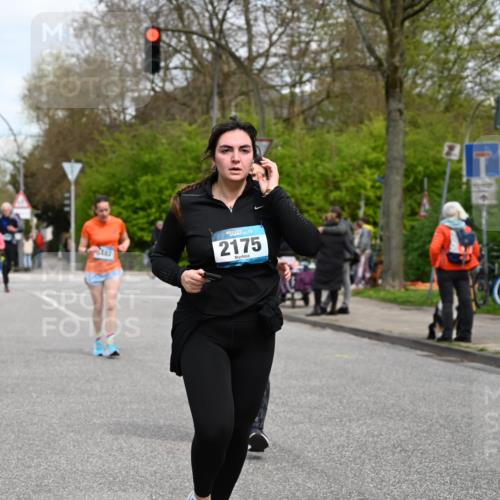 12.04.2026 - 45. Internationalen Wilhelmsburger Insellauf J. Mangold http://msf.ph/oto/9517666 12.04.2026 13:21:11 Ziel 4284, 4293, 5543, 2363, 2101, 4417, 3552, 3551, 2333, 4018, 5716, 4319, 5297, 4878, 5484, 2692, 4444, 4800, 4047, 2175, 3402, 5482, 4017, 3676, 2628 meine-sportfotos.de