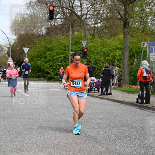 12.04.2026 - 45. Internationalen Wilhelmsburger Insellauf J. Mangold http://msf.ph/oto/9517680 12.04.2026 13:21:13 Ziel 5543, 2363, 2101, 4417, 3552, 3551, 2333, 4018, 5716, 4319, 5297, 4878, 5484, 2692, 4444, 4800, 4047, 2175, 3402, 5482, 5482, 4017, 3676, 2628, 3251 meine-sportfotos.de