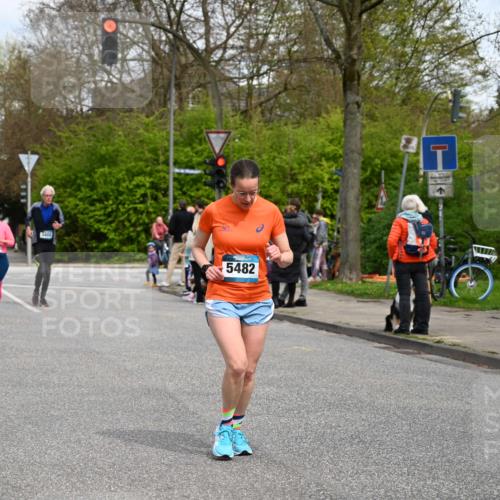 12.04.2026 - 45. Internationalen Wilhelmsburger Insellauf J. Mangold http://msf.ph/oto/9517685 12.04.2026 13:21:14 Ziel 5543, 2363, 2101, 4417, 3552, 3551, 2333, 4018, 5716, 4319, 5297, 4878, 5484, 2692, 4444, 4800, 4047, 2175, 3402, 5482, 4017, 3676, 2628, 3251, 5201 meine-sportfotos.de