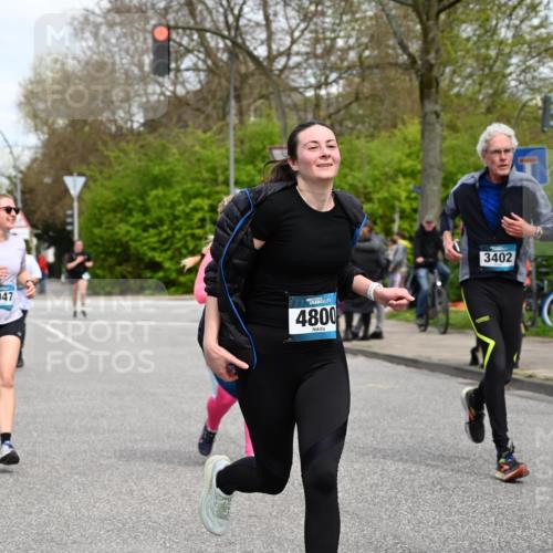 12.04.2026 - 45. Internationalen Wilhelmsburger Insellauf J. Mangold http://msf.ph/oto/9517704 12.04.2026 13:21:19 Ziel 2101, 4417, 3552, 3551, 2333, 4018, 5716, 4319, 5297, 4878, 5484, 2692, 4444, 4800, 4047, 2175, 3402, 5482, 4017, 3676, 2628, 3251, 5201, 3109, 4404, 4362, 2473 meine-sportfotos.de