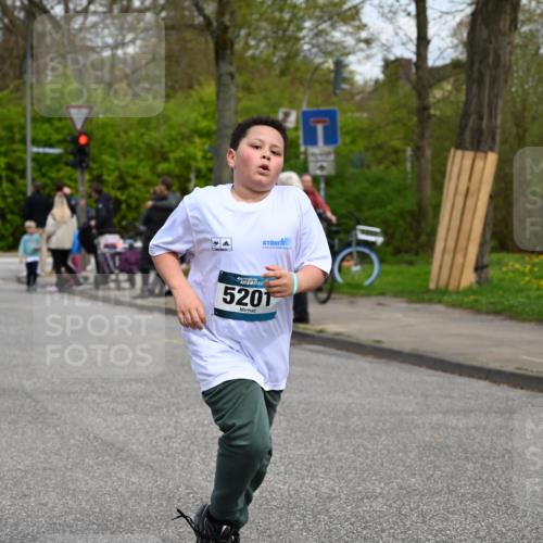 12.04.2026 - 45. Internationalen Wilhelmsburger Insellauf J. Mangold http://msf.ph/oto/9517734 12.04.2026 13:21:23 Ziel 2333, 4018, 5716, 4319, 5297, 4878, 5484, 2692, 4444, 4800, 4047, 2175, 3402, 5482, 4017, 3676, 2628, 2628, 3251, 5201, 3109, 4404, 4362, 2473, 2552, 2130, 2840, 3998 meine-sportfotos.de