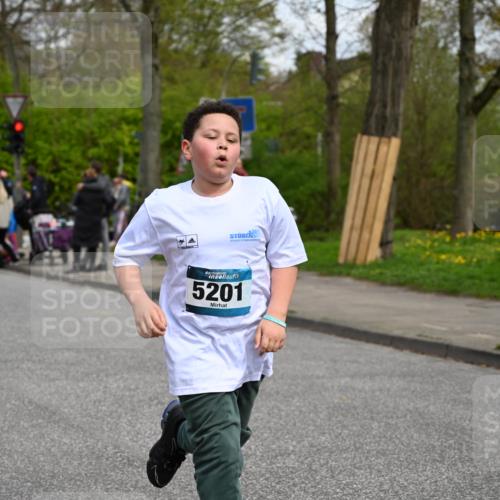 12.04.2026 - 45. Internationalen Wilhelmsburger Insellauf J. Mangold http://msf.ph/oto/9517736 12.04.2026 13:21:24 Ziel 2333, 4018, 5716, 4319, 5297, 4878, 5484, 2692, 4444, 4800, 4047, 2175, 3402, 5482, 4017, 3676, 2628, 3251, 3251, 5201, 3109, 4404, 4362, 2473, 2552, 2130, 2840, 3998, 5462 meine-sportfotos.de