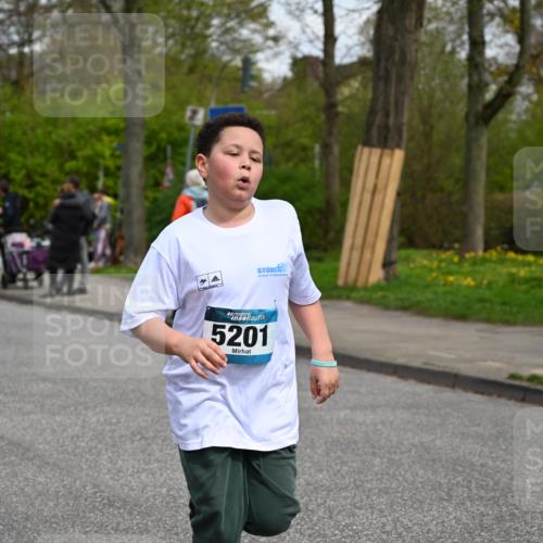 12.04.2026 - 45. Internationalen Wilhelmsburger Insellauf J. Mangold http://msf.ph/oto/9517737 12.04.2026 13:21:24 Ziel 2333, 4018, 5716, 4319, 5297, 4878, 5484, 2692, 4444, 4800, 4047, 2175, 3402, 5482, 4017, 3676, 2628, 3251, 3251, 5201, 3109, 4404, 4362, 2473, 2552, 2130, 2840, 3998, 5462 meine-sportfotos.de
