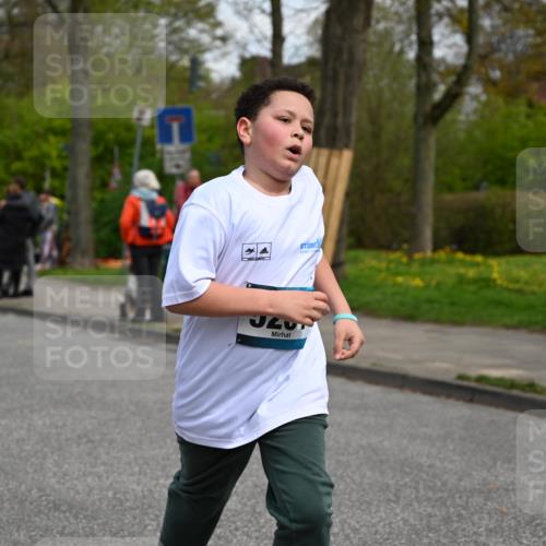 12.04.2026 - 45. Internationalen Wilhelmsburger Insellauf J. Mangold http://msf.ph/oto/9517739 12.04.2026 13:21:24 Ziel 2333, 4018, 5716, 4319, 5297, 4878, 5484, 2692, 4444, 4800, 4047, 2175, 3402, 5482, 4017, 3676, 2628, 3251, 3251, 5201, 3109, 4404, 4362, 2473, 2552, 2130, 2840, 3998, 5462 meine-sportfotos.de