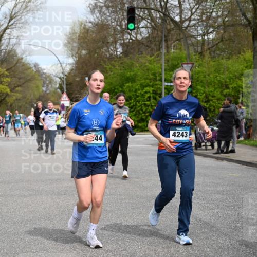 12.04.2026 - 45. Internationalen Wilhelmsburger Insellauf J. Mangold http://msf.ph/oto/9517775 12.04.2026 13:21:33 Ziel 5297, 4878, 5484, 2692, 4444, 4800, 4047, 2175, 3402, 5482, 4017, 3676, 2628, 3251, 5201, 3109, 4404, 4362, 2473, 2552, 2130, 2130, 2840, 3998, 5462, 5205, 4809, 2002, 2332 meine-sportfotos.de