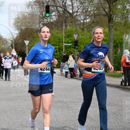 12.04.2026 - 45. Internationalen Wilhelmsburger Insellauf J. Mangold http://msf.ph/oto/9517782 12.04.2026 13:21:34 Ziel 4878, 5484, 2692, 4444, 4800, 4047, 2175, 3402, 5482, 4017, 3676, 3676, 2628, 3251, 5201, 3109, 4404, 4362, 2473, 2552, 2130, 2840, 3998, 5462, 5205, 4809, 2002, 2332 meine-sportfotos.de