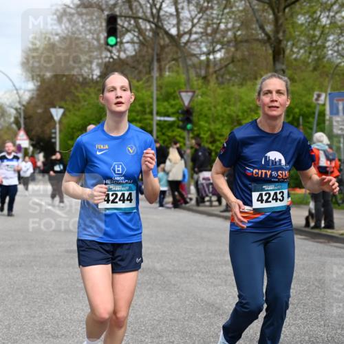 12.04.2026 - 45. Internationalen Wilhelmsburger Insellauf J. Mangold http://msf.ph/oto/9517784 12.04.2026 13:21:34 Ziel 4878, 5484, 2692, 4444, 4800, 4047, 2175, 3402, 5482, 4017, 3676, 3676, 2628, 3251, 5201, 3109, 4404, 4362, 2473, 2552, 2130, 2840, 3998, 5462, 5205, 4809, 2002, 2332 meine-sportfotos.de