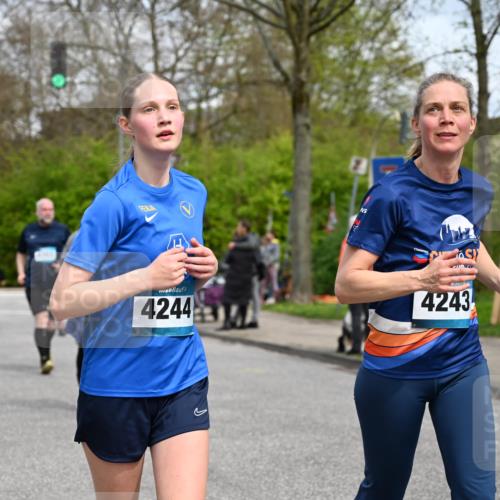 12.04.2026 - 45. Internationalen Wilhelmsburger Insellauf J. Mangold http://msf.ph/oto/9517790 12.04.2026 13:21:34 Ziel 4878, 5484, 2692, 4444, 4800, 4047, 2175, 3402, 5482, 4017, 3676, 3676, 2628, 3251, 5201, 3109, 4404, 4362, 2473, 2552, 2130, 2840, 3998, 5462, 5205, 4809, 2002, 2332 meine-sportfotos.de