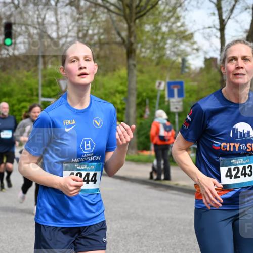 12.04.2026 - 45. Internationalen Wilhelmsburger Insellauf J. Mangold http://msf.ph/oto/9517792 12.04.2026 13:21:34 Ziel 4878, 5484, 2692, 4444, 4800, 4047, 2175, 3402, 5482, 4017, 3676, 3676, 2628, 3251, 5201, 3109, 4404, 4362, 2473, 2552, 2130, 2840, 3998, 5462, 5205, 4809, 2002, 2332 meine-sportfotos.de