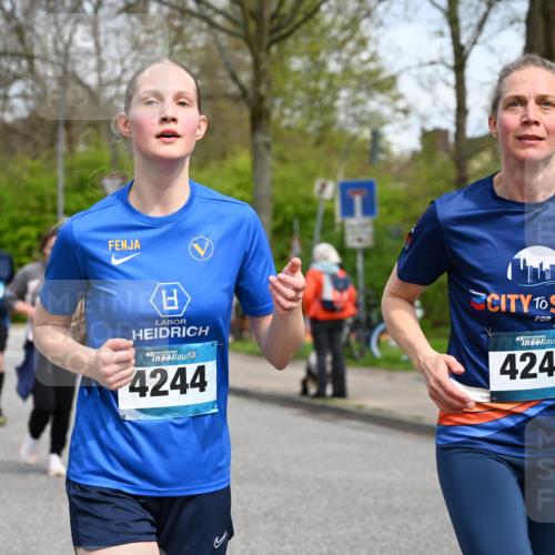 12.04.2026 - 45. Internationalen Wilhelmsburger Insellauf J. Mangold http://msf.ph/oto/9517793 12.04.2026 13:21:34 Ziel 4878, 5484, 2692, 4444, 4800, 4047, 2175, 3402, 5482, 4017, 3676, 3676, 2628, 3251, 5201, 3109, 4404, 4362, 2473, 2552, 2130, 2840, 3998, 5462, 5205, 4809, 2002, 2332 meine-sportfotos.de