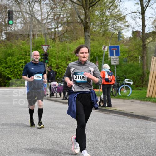 12.04.2026 - 45. Internationalen Wilhelmsburger Insellauf J. Mangold http://msf.ph/oto/9517803 12.04.2026 13:21:36 Ziel 2692, 4444, 4800, 4047, 2175, 3402, 5482, 4017, 3676, 2628, 3251, 3251, 5201, 3109, 4404, 4362, 2473, 2552, 2130, 2840, 3998, 5462, 5462, 5205, 4809, 2002, 2332 meine-sportfotos.de