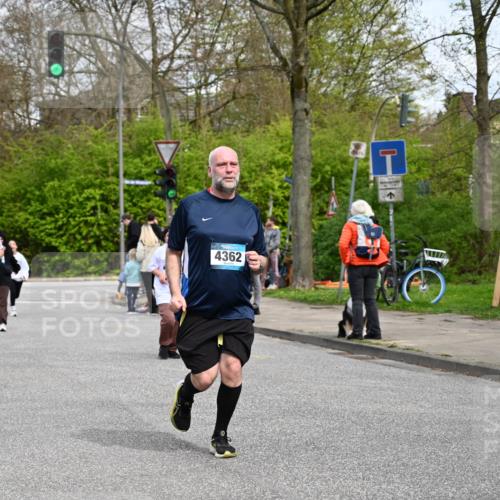 12.04.2026 - 45. Internationalen Wilhelmsburger Insellauf J. Mangold http://msf.ph/oto/9517808 12.04.2026 13:21:37 Ziel 2692, 4444, 4800, 4047, 2175, 3402, 5482, 4017, 3676, 2628, 3251, 5201, 3109, 4404, 4362, 2473, 2552, 2130, 2840, 3998, 5462, 5205, 4809, 2002, 2332, 2116 meine-sportfotos.de