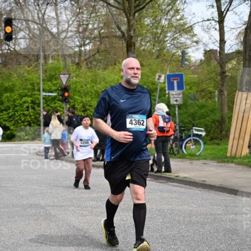 12.04.2026 - 45. Internationalen Wilhelmsburger Insellauf J. Mangold http://msf.ph/oto/9517815 12.04.2026 13:21:38 Ziel 4444, 4800, 4047, 2175, 3402, 5482, 4017, 3676, 2628, 3251, 5201, 5201, 3109, 4404, 4362, 2473, 2552, 2130, 2840, 3998, 5462, 5205, 5205, 4809, 2002, 2332, 2116, 3581 meine-sportfotos.de
