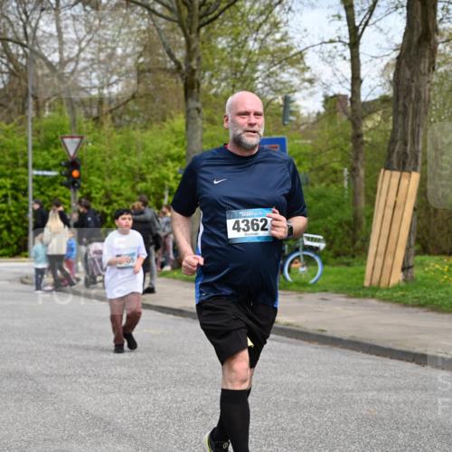 12.04.2026 - 45. Internationalen Wilhelmsburger Insellauf J. Mangold http://msf.ph/oto/9517819 12.04.2026 13:21:38 Ziel 4444, 4800, 4047, 2175, 3402, 5482, 4017, 3676, 2628, 3251, 5201, 5201, 3109, 4404, 4362, 2473, 2552, 2130, 2840, 3998, 5462, 5205, 5205, 4809, 2002, 2332, 2116, 3581 meine-sportfotos.de