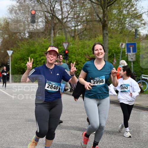 12.04.2026 - 45. Internationalen Wilhelmsburger Insellauf J. Mangold http://msf.ph/oto/9517850 12.04.2026 13:21:46 Ziel 3402, 5482, 4017, 3676, 2628, 3251, 5201, 3109, 4404, 4362, 2473, 2552, 2130, 2840, 3998, 5462, 5205, 4809, 2002, 2332, 2116, 3581, 3235, 3915, 5080, 4348, 5085, 3603, 3602, 5092 meine-sportfotos.de