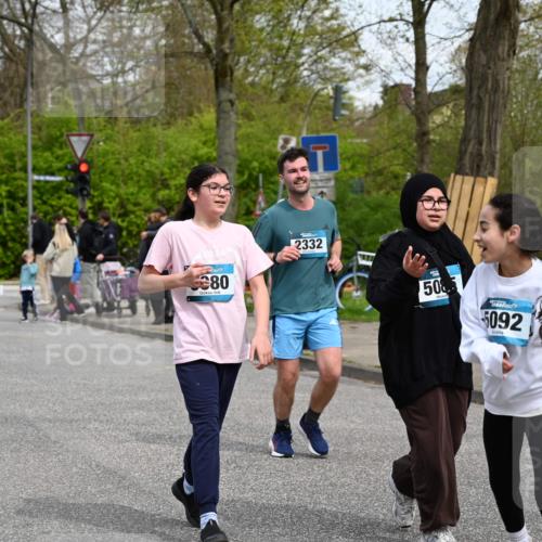 12.04.2026 - 45. Internationalen Wilhelmsburger Insellauf J. Mangold http://msf.ph/oto/9517864 12.04.2026 13:21:48 Ziel 5482, 4017, 3676, 2628, 3251, 5201, 3109, 4404, 4362, 2473, 2552, 2130, 2840, 3998, 5462, 5462, 5205, 4809, 2002, 2332, 2116, 3581, 3235, 3915, 5080, 4348, 5085, 3603, 3602, 5092, 2246, 5192, 5171, 3162, 4443 meine-sportfotos.de