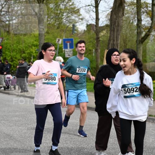 12.04.2026 - 45. Internationalen Wilhelmsburger Insellauf J. Mangold http://msf.ph/oto/9517867 12.04.2026 13:21:48 Ziel 5482, 4017, 3676, 2628, 3251, 5201, 3109, 4404, 4362, 2473, 2552, 2130, 2840, 3998, 5462, 5462, 5205, 4809, 2002, 2332, 2116, 3581, 3235, 3915, 5080, 4348, 5085, 3603, 3602, 5092, 2246, 5192, 5171, 3162, 4443 meine-sportfotos.de