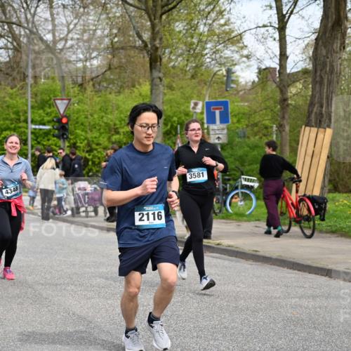 12.04.2026 - 45. Internationalen Wilhelmsburger Insellauf J. Mangold http://msf.ph/oto/9517885 12.04.2026 13:21:55 Ziel 4017, 3676, 2628, 3251, 5201, 3109, 4404, 4362, 2473, 2552, 2130, 2840, 3998, 5462, 5205, 4809, 2002, 2332, 2116, 3581, 3235, 3915, 5080, 4348, 5085, 3603, 3602, 5092, 2246, 5192, 5171, 3162, 4443, 4442, 3746, 5290, 3057, 3667, 5304, 4210 meine-sportfotos.de