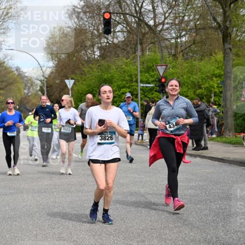 12.04.2026 - 45. Internationalen Wilhelmsburger Insellauf J. Mangold http://msf.ph/oto/9517890 12.04.2026 13:21:56 Ziel 3676, 2628, 3251, 5201, 3109, 4404, 4362, 2473, 2552, 2130, 2840, 3998, 5462, 5205, 4809, 2002, 2332, 2332, 2116, 3581, 3235, 3915, 5080, 4348, 5085, 3603, 3602, 5092, 2246, 5192, 5171, 3162, 4443, 4442, 3746, 5290, 3057, 3667, 5304, 4210 meine-sportfotos.de
