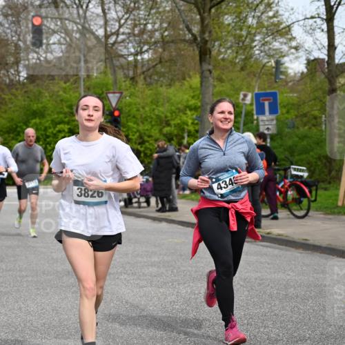 12.04.2026 - 45. Internationalen Wilhelmsburger Insellauf J. Mangold http://msf.ph/oto/9517900 12.04.2026 13:21:56 Ziel 3676, 2628, 3251, 5201, 3109, 4404, 4362, 2473, 2552, 2130, 2840, 3998, 5462, 5205, 4809, 2002, 2332, 2332, 2116, 3581, 3235, 3915, 5080, 4348, 5085, 3603, 3602, 5092, 2246, 5192, 5171, 3162, 4443, 4442, 3746, 5290, 3057, 3667, 5304, 4210 meine-sportfotos.de