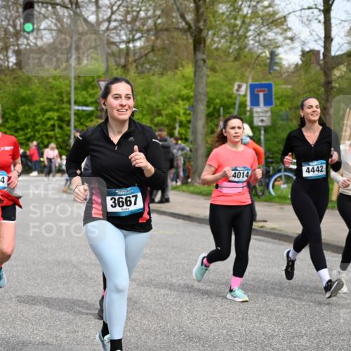 12.04.2026 - 45. Internationalen Wilhelmsburger Insellauf J. Mangold http://msf.ph/oto/9517981 12.04.2026 13:22:15 Ziel 5205, 4809, 2002, 2332, 2116, 3581, 3235, 3915, 5080, 4348, 5085, 3603, 3602, 5092, 2246, 5192, 5171, 3162, 4443, 4442, 3746, 5290, 3057, 3057, 3667, 5304, 4210, 4014, 2158, 5314 meine-sportfotos.de