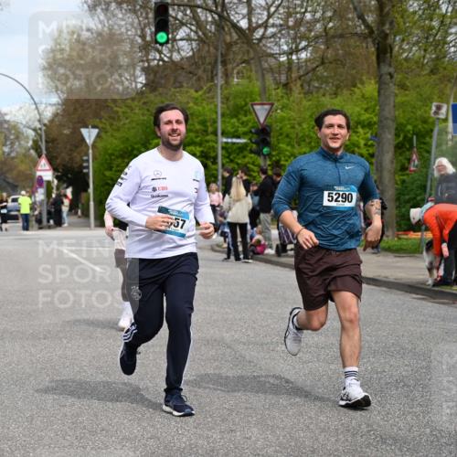 12.04.2026 - 45. Internationalen Wilhelmsburger Insellauf J. Mangold http://msf.ph/oto/9518005 12.04.2026 13:22:18 Ziel 2332, 2116, 3581, 3235, 3915, 5080, 4348, 5085, 3603, 3602, 5092, 2246, 5192, 5171, 3162, 4443, 4442, 3746, 5290, 3057, 3667, 5304, 4210, 4014, 2158, 5314, 4557 meine-sportfotos.de