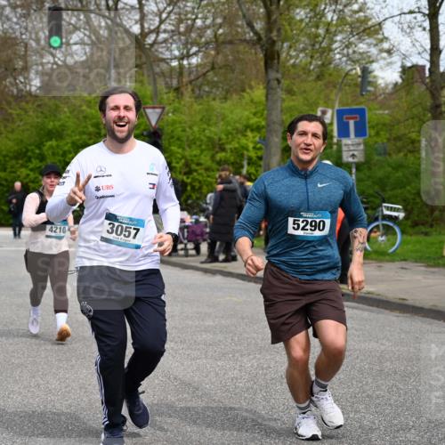 12.04.2026 - 45. Internationalen Wilhelmsburger Insellauf J. Mangold http://msf.ph/oto/9518010 12.04.2026 13:22:19 Ziel 2332, 2116, 3581, 3235, 3915, 5080, 4348, 5085, 3603, 3602, 5092, 2246, 5192, 5171, 3162, 4443, 4442, 3746, 5290, 3057, 3667, 5304, 4210, 4210, 4014, 2158, 5314, 4557, 2153 meine-sportfotos.de