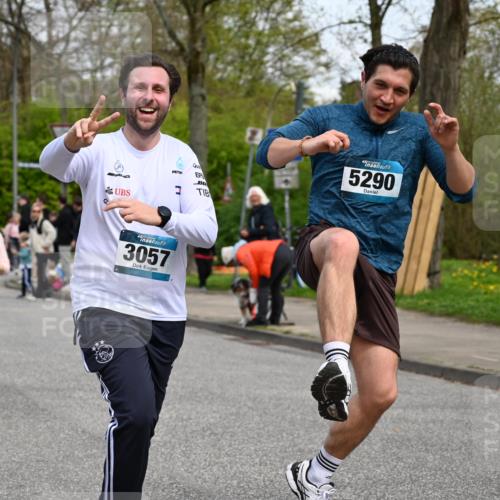 12.04.2026 - 45. Internationalen Wilhelmsburger Insellauf J. Mangold http://msf.ph/oto/9518015 12.04.2026 13:22:19 Ziel 2332, 2116, 3581, 3235, 3915, 5080, 4348, 5085, 3603, 3602, 5092, 2246, 5192, 5171, 3162, 4443, 4442, 3746, 5290, 3057, 3667, 5304, 4210, 4210, 4014, 2158, 5314, 4557, 2153 meine-sportfotos.de
