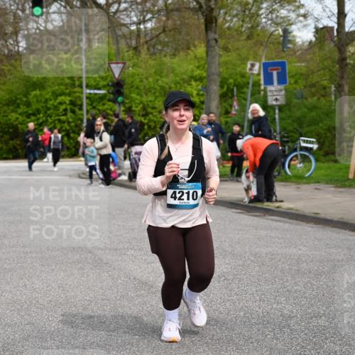 12.04.2026 - 45. Internationalen Wilhelmsburger Insellauf J. Mangold http://msf.ph/oto/9518026 12.04.2026 13:22:21 Ziel 2332, 2116, 3581, 3235, 3915, 5080, 4348, 5085, 3603, 3602, 5092, 2246, 5192, 5171, 3162, 4443, 4442, 3746, 5290, 3057, 3667, 5304, 4210, 4014, 2158, 5314, 4557, 2153, 5262 meine-sportfotos.de