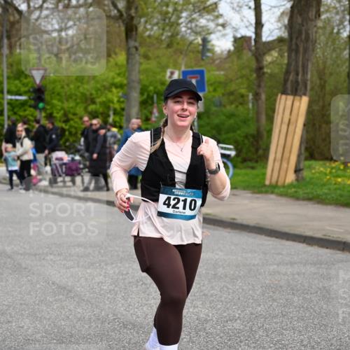 12.04.2026 - 45. Internationalen Wilhelmsburger Insellauf J. Mangold http://msf.ph/oto/9518031 12.04.2026 13:22:21 Ziel 2332, 2116, 3581, 3235, 3915, 5080, 4348, 5085, 3603, 3602, 5092, 2246, 5192, 5171, 3162, 4443, 4442, 3746, 5290, 3057, 3667, 5304, 4210, 4014, 2158, 5314, 4557, 2153, 5262 meine-sportfotos.de