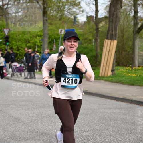 12.04.2026 - 45. Internationalen Wilhelmsburger Insellauf J. Mangold http://msf.ph/oto/9518032 12.04.2026 13:22:21 Ziel 2332, 2116, 3581, 3235, 3915, 5080, 4348, 5085, 3603, 3602, 5092, 2246, 5192, 5171, 3162, 4443, 4442, 3746, 5290, 3057, 3667, 5304, 4210, 4014, 2158, 5314, 4557, 2153, 5262 meine-sportfotos.de