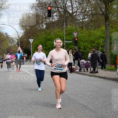 12.04.2026 - 45. Internationalen Wilhelmsburger Insellauf J. Mangold http://msf.ph/oto/9518050 12.04.2026 13:22:43 Ziel 4210, 4014, 2158, 5314, 4557, 2153, 2153, 5262, 4593, 4708, 3774, 4358, 4358, 5223, 3336, 3783, 3498 meine-sportfotos.de