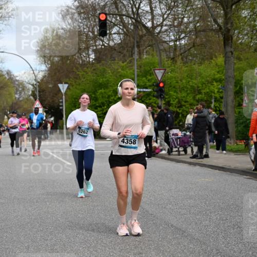 12.04.2026 - 45. Internationalen Wilhelmsburger Insellauf J. Mangold http://msf.ph/oto/9518051 12.04.2026 13:22:43 Ziel 4210, 4014, 2158, 5314, 4557, 2153, 2153, 5262, 4593, 4708, 3774, 4358, 4358, 5223, 3336, 3783, 3498 meine-sportfotos.de