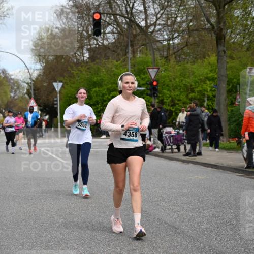 12.04.2026 - 45. Internationalen Wilhelmsburger Insellauf J. Mangold http://msf.ph/oto/9518052 12.04.2026 13:22:44 Ziel 4210, 4014, 2158, 5314, 4557, 2153, 5262, 5262, 4593, 4708, 3774, 4358, 5223, 3336, 3783, 3498, 3478 meine-sportfotos.de