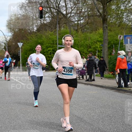 12.04.2026 - 45. Internationalen Wilhelmsburger Insellauf J. Mangold http://msf.ph/oto/9518053 12.04.2026 13:22:44 Ziel 4210, 4014, 2158, 5314, 4557, 2153, 5262, 5262, 4593, 4708, 3774, 4358, 5223, 3336, 3783, 3498, 3478 meine-sportfotos.de