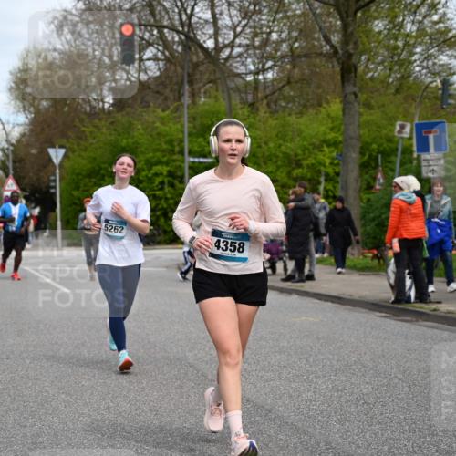12.04.2026 - 45. Internationalen Wilhelmsburger Insellauf J. Mangold http://msf.ph/oto/9518054 12.04.2026 13:22:44 Ziel 4210, 4014, 2158, 5314, 4557, 2153, 5262, 5262, 4593, 4708, 3774, 4358, 5223, 3336, 3783, 3498, 3478 meine-sportfotos.de