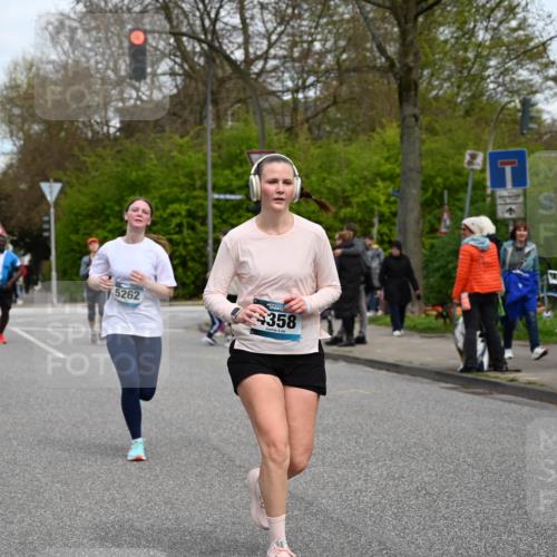 12.04.2026 - 45. Internationalen Wilhelmsburger Insellauf J. Mangold http://msf.ph/oto/9518055 12.04.2026 13:22:44 Ziel 4210, 4014, 2158, 5314, 4557, 2153, 5262, 5262, 4593, 4708, 3774, 4358, 5223, 3336, 3783, 3498, 3478 meine-sportfotos.de