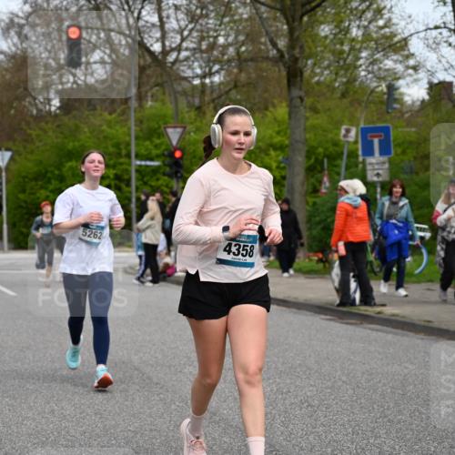 12.04.2026 - 45. Internationalen Wilhelmsburger Insellauf J. Mangold http://msf.ph/oto/9518058 12.04.2026 13:22:44 Ziel 4210, 4014, 2158, 5314, 4557, 2153, 5262, 5262, 4593, 4708, 3774, 4358, 5223, 3336, 3783, 3498, 3478 meine-sportfotos.de