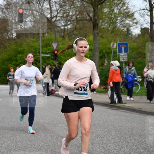 12.04.2026 - 45. Internationalen Wilhelmsburger Insellauf J. Mangold http://msf.ph/oto/9518059 12.04.2026 13:22:44 Ziel 4210, 4014, 2158, 5314, 4557, 2153, 5262, 5262, 4593, 4708, 3774, 4358, 5223, 3336, 3783, 3498, 3478 meine-sportfotos.de
